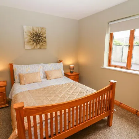 1 Holiday Village * Sneem
